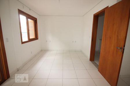 Suíte 1 de casa para alugar com 2 quartos, 145m² em Jardim Itu, Porto Alegre