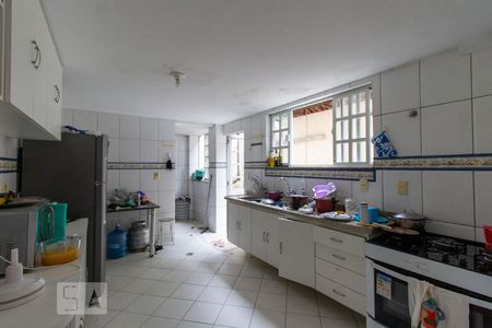 Casa à venda com 630m², 8 quartos e 5 vagas Casa à venda com 630m², 8 quartos e 5 vagasCozinha