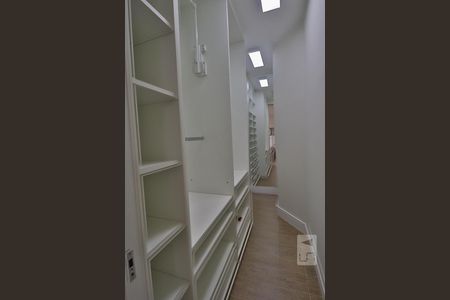 Apartamento à venda com 130m², 3 quartos e 1 vagaCloset
