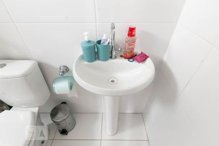 Apartamento à venda com 54m², 2 quartos e 1 vagaDetalhe banheiro