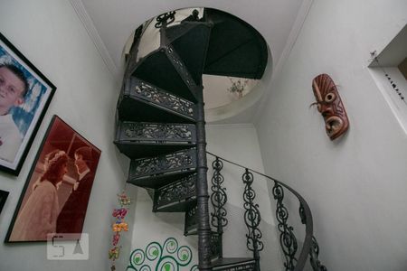 Escadas de casa à venda com 3 quartos, 180m² em Maranhão, São Paulo