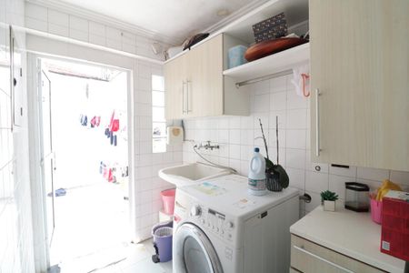 Casa à venda com 297m², 3 quartos e 2 vagasArea de serviço