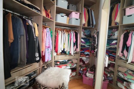 Casa à venda com 297m², 3 quartos e 2 vagasSuite 1 - Closet