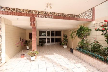 Apartamento à venda com 77m², 2 quartos e 1 vagaEntrada