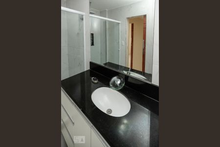 Apartamento à venda com 77m², 2 quartos e 1 vagaBanheiro