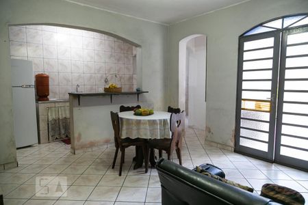 Casa à venda com 250m², 4 quartos e 2 vagas Casa à venda com 250m², 4 quartos e 2 vagasCozinha