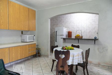 Casa à venda com 250m², 4 quartos e 2 vagas Casa à venda com 250m², 4 quartos e 2 vagasCozinha