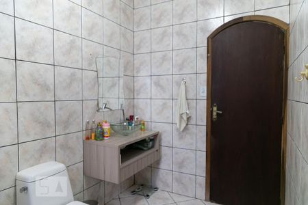 Casa à venda com 250m², 4 quartos e 2 vagas Casa à venda com 250m², 4 quartos e 2 vagasBanheiro