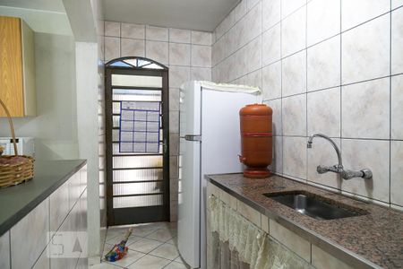 Casa à venda com 250m², 4 quartos e 2 vagas Casa à venda com 250m², 4 quartos e 2 vagasCozinha