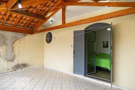 Casa à venda com 250m², 4 quartos e 2 vagas Casa à venda com 250m², 4 quartos e 2 vagasVaranda Suíte 1