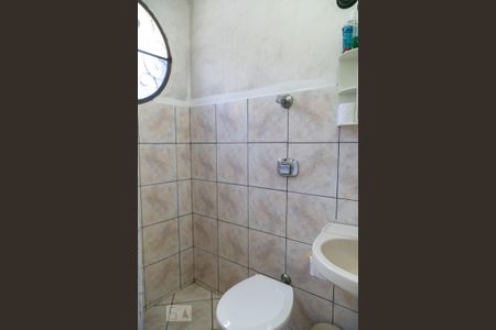 Casa à venda com 250m², 4 quartos e 2 vagas Casa à venda com 250m², 4 quartos e 2 vagasÁrea de serviço