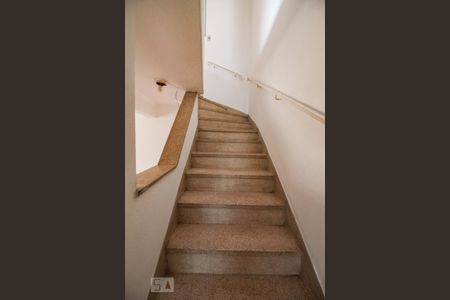 Casa à venda com 110m², 3 quartos e 1 vagaescada acesso sala