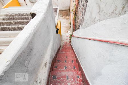 Casa à venda com 110m², 3 quartos e 1 vagaescada acesso quintal