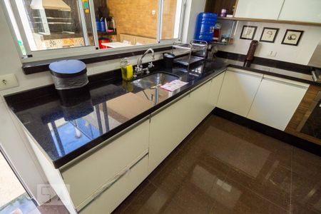 Casa à venda com 270m², 3 quartos e 4 vagasCozinha 