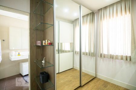 Casa à venda com 270m², 3 quartos e 4 vagasClosset Suíte 3