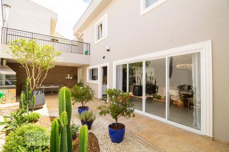 Casa à venda com 270m², 3 quartos e 4 vagasQuintal 