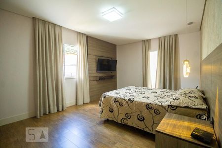 Casa à venda com 270m², 3 quartos e 4 vagasSuíte 3