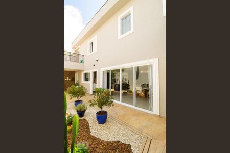 Casa à venda com 270m², 3 quartos e 4 vagasQuintal 