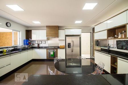 Casa à venda com 270m², 3 quartos e 4 vagasCozinha 