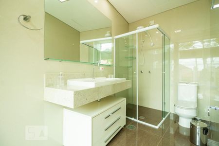 Casa à venda com 270m², 3 quartos e 4 vagasBanheiro da Suíte 1