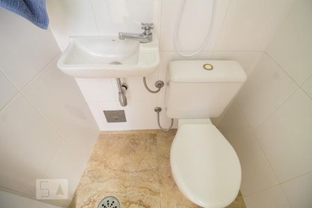 Casa à venda com 270m², 3 quartos e 4 vagasBanheiro de Serviço