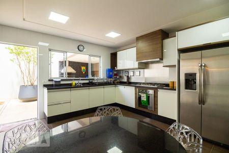 Casa à venda com 270m², 3 quartos e 4 vagasCozinha 