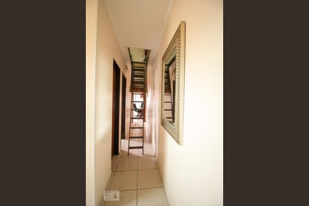 Corredor de casa à venda com 4 quartos, 280m² em Vila Arcádia, São Paulo