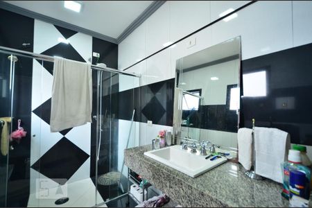 Casa à venda com 450m², 4 quartos e 6 vagasBanheiro da Suíte 4