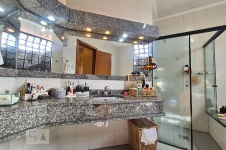Casa para alugar com 357m², 3 quartos e 4 vagasBanheiro Quarto 1