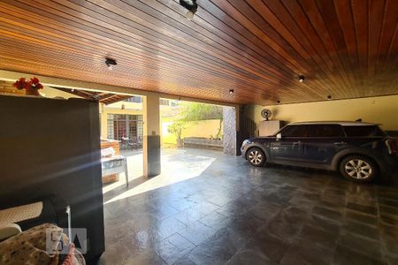 Casa para alugar com 357m², 3 quartos e 4 vagasÁrea Externa e Garagem