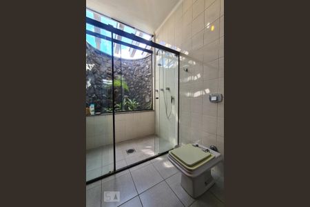 Casa para alugar com 357m², 3 quartos e 4 vagasBanheiro