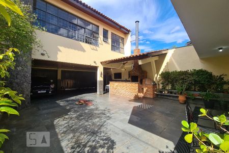Casa para alugar com 357m², 3 quartos e 4 vagasÁrea Externa e Garagem