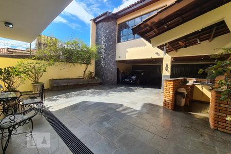 Casa para alugar com 357m², 3 quartos e 4 vagasÁrea Externa e Garagem