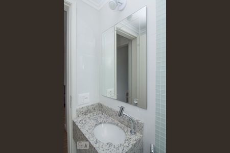 Apartamento à venda com 40m², 1 quarto e 1 vaga Apartamento à venda com 40m², 1 quarto e 1 vagaDetalhe Banheiro Corredor