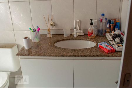 Casa à venda com 227m², 5 quartos e 2 vagas Casa à venda com 227m², 5 quartos e 2 vagasBanheiro 2