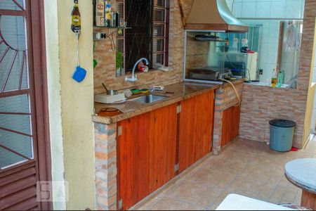 Casa à venda com 227m², 5 quartos e 2 vagas Casa à venda com 227m², 5 quartos e 2 vagasChurrasqueira