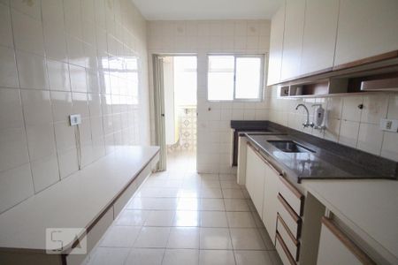 Cozinha de apartamento para alugar com 2 quartos, 72m² em Vila São Vicente, São Paulo