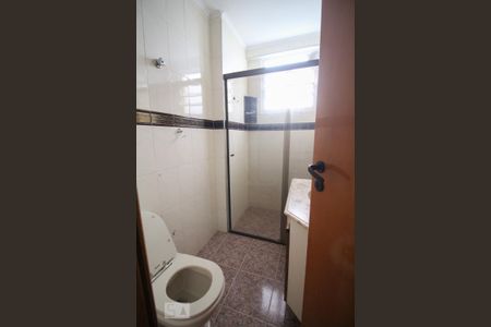 Banheiro de apartamento para alugar com 2 quartos, 72m² em Vila São Vicente, São Paulo