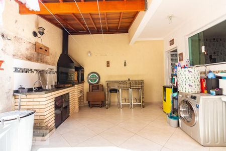 Quintal e Área de serviço  de casa à venda com 3 quartos, 150m² em Vila Yolanda, Osasco