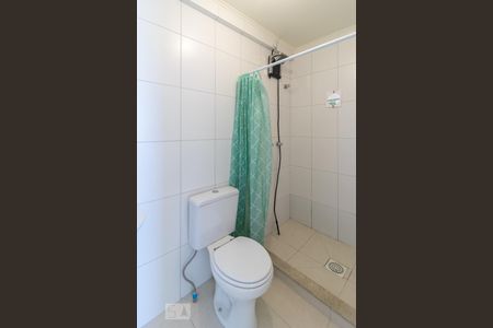 Banheiro da Suíte de apartamento para alugar com 2 quartos, 54m² em Santo Antônio, Porto Alegre