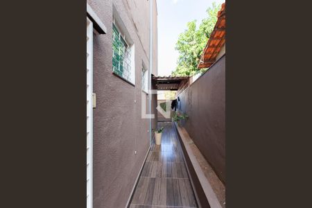 Casa à venda com 110m², 3 quartos e 1 vaga Casa à venda com 110m², 3 quartos e 1 vagaCorredor Lateral