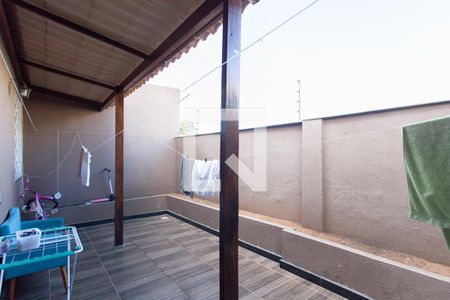 Casa à venda com 110m², 3 quartos e 1 vaga Casa à venda com 110m², 3 quartos e 1 vagaQuintal