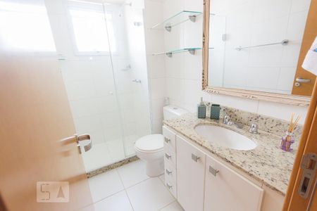 Apartamento à venda com 67m², 2 quartos e 1 vaga Apartamento à venda com 67m², 2 quartos e 1 vagaBanheiro da Suíte