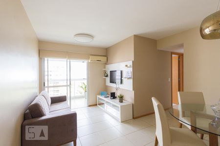 Apartamento à venda com 67m², 2 quartos e 1 vaga Apartamento à venda com 67m², 2 quartos e 1 vagaSala