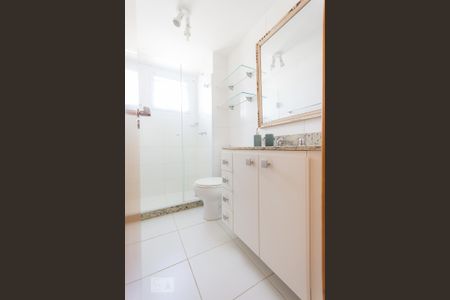 Apartamento à venda com 67m², 2 quartos e 1 vaga Apartamento à venda com 67m², 2 quartos e 1 vagaBanheiro da Suíte