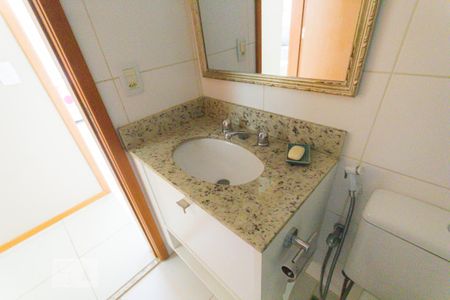Apartamento à venda com 67m², 2 quartos e 1 vaga Apartamento à venda com 67m², 2 quartos e 1 vagaBanheiro Social