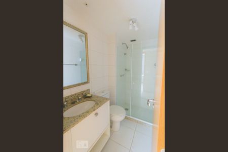 Apartamento à venda com 67m², 2 quartos e 1 vaga Apartamento à venda com 67m², 2 quartos e 1 vagaBanheiro Social