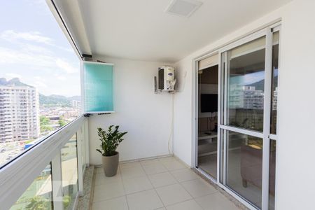 Apartamento à venda com 67m², 2 quartos e 1 vaga Apartamento à venda com 67m², 2 quartos e 1 vagaVaranda
