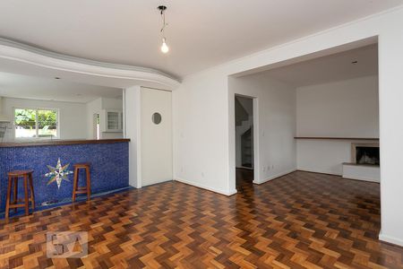 Sala de casa de condomínio para alugar com 3 quartos, 220m² em Sumarezinho, São Paulo