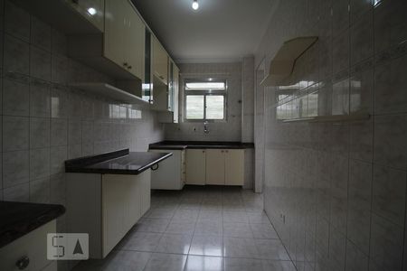 Cozinha de apartamento para alugar com 2 quartos, 49m² em Vila Carmosina, São Paulo